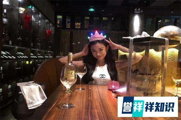 美貌的力量:网红花珊珊为何会冲上热搜?