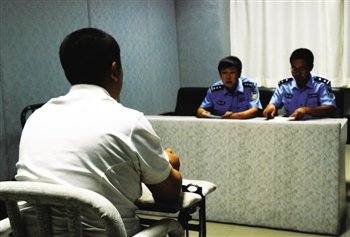气功大师街头用带电气功治病:“骗术现场”,为何总是人头攒动?