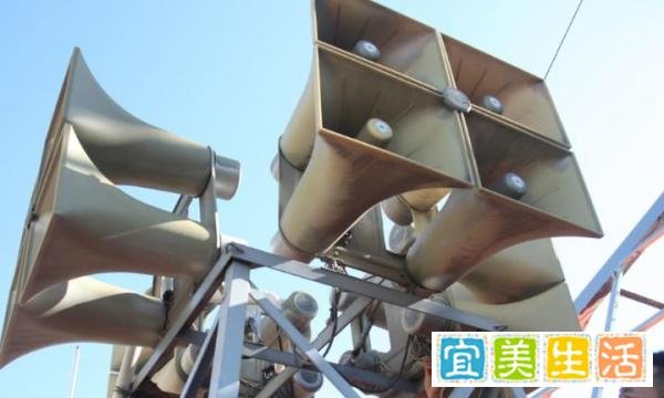 防空警报器什么原理，为什么防空警报一响，整个城市都能听见？