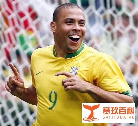 罗纳尔多退役后为何频频被黑？发福泡妞微博吸金，看他都干了些啥！