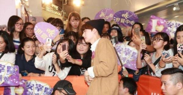 上海一位初中女孩,因为父母不支持追星,带着“爱豆”离家出走?