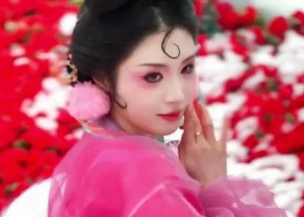 云台山妲己演员忏悔中止工作：因初心为家乡，点击率暴涨！