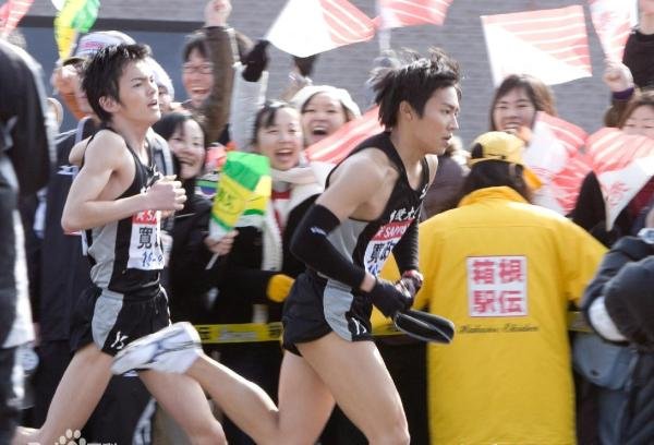一部日本跑步电影强风正劲，暗含着许多人生哲理，被跑者称为佳作