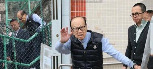 猛砸24亿！之前“跑路”的李嘉诚又“杀”回内地投资了！