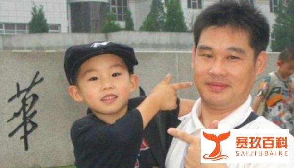 当年和周杰伦上春晚的侯高俊杰，现状令人唏嘘，沦为路人被遗忘