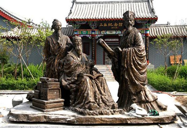 明月未出群山高,瑞光千丈生白毫是什么意思？