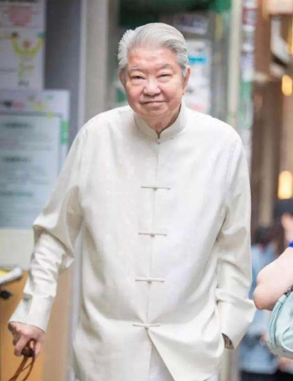 82岁蔡澜已安排后事，变卖资产套现住酒店，好似孤苦无依，却是世人最羡慕的晚年生活！