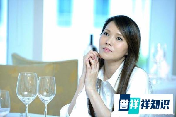 秦昊妈妈劝伊能静谨言慎行