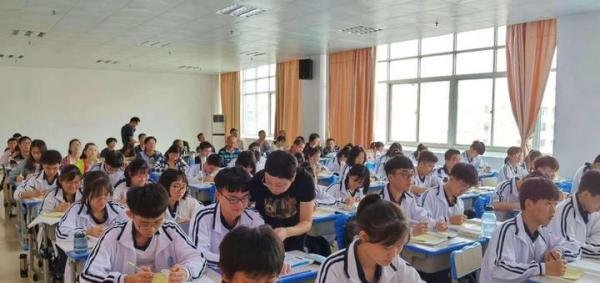 提建议12年基础教育学制缩短到9年？！