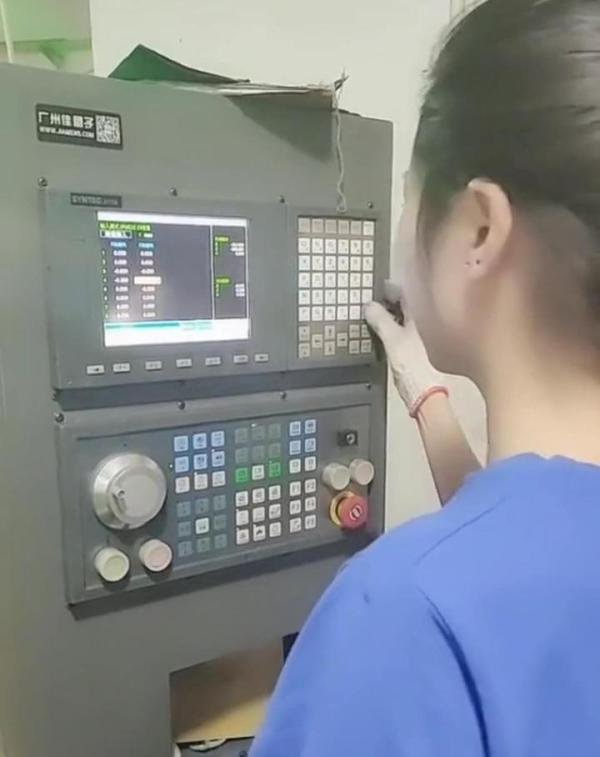 本科毕业生进入富士康，三年后工资可以拿多少？同学们都羡慕了！