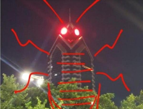 广州一大厦“两眼发光”似蟑螂 这是咋情况？