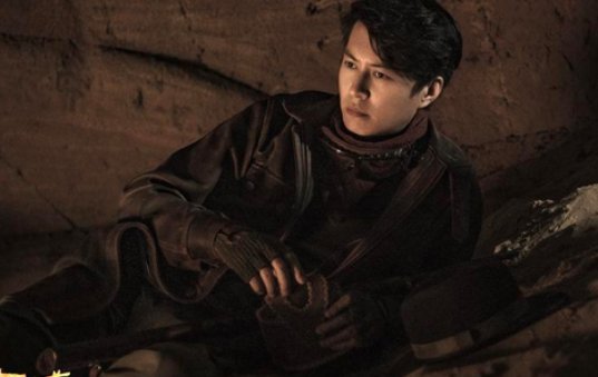 （鬼吹灯）里胡八一他们身上的诅咒是怎么来的？又怎么解除的？最后的结局又是怎么样的？？