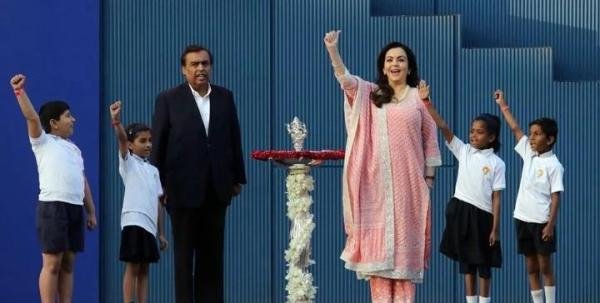 近2亿人极端贫困！首富之子婚礼却耗时7月狂烧47亿，连餐盘都镶钻