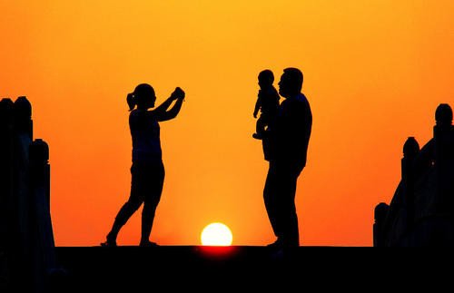 日本大地震后老人在海底寻妻10年,这是种什么样的感情?