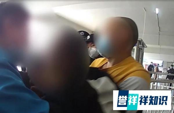 男子下车抽烟错过高铁大闹车站与压岁钱应该让娃打理培养财商吗