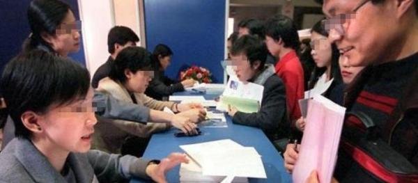 公司要求员工承诺一旦怀孕就要自动离职,这样的公司,必须警惕!