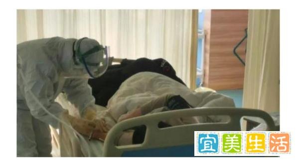 “肺全白了”，76岁老人感染一周后去世，疫情冲击下的城市乡村