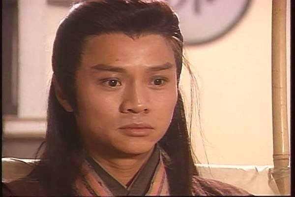 与万绮雯“虐恋”爆红，事业巅峰被腰斩，为何54岁尹天照近况让人唏嘘？