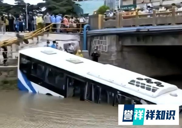 上海坠河公交司机初步诊断突发心梗！追车人找到了！