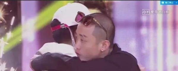 《有嘻哈》最后真的出了两个冠军，这个结局真TM美好