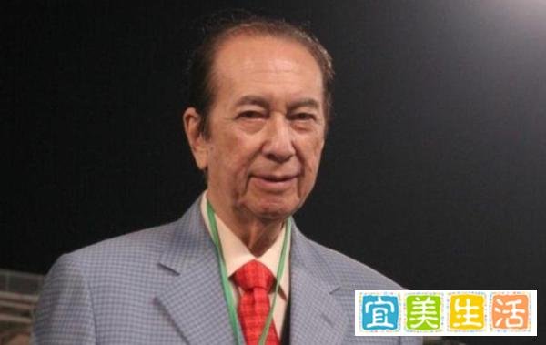 赌王何鸿燊过世一年多,如今正式下葬,棺木价值800万,8名仵工抬灵柩
