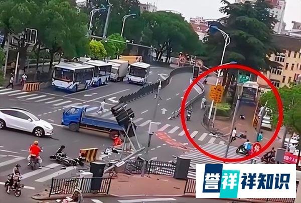 上海坠河公交司机初步诊断突发心梗！追车人找到了！