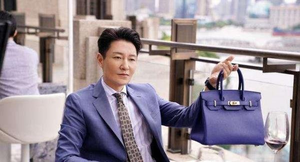 同样出身，翟云霄如今是“翟总”，而徐文昌被人称为“姑姑”