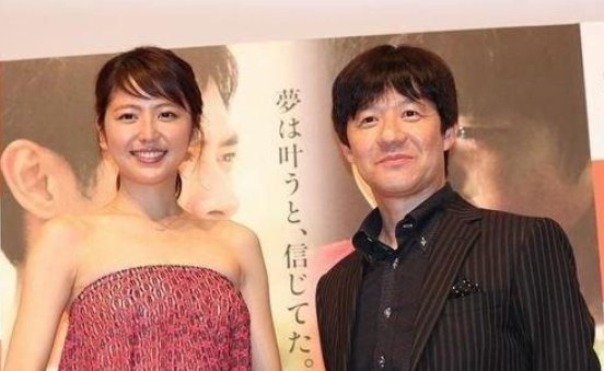 当年拉黄家驹掉下3米舞台的内村光良，现如今怎么样？