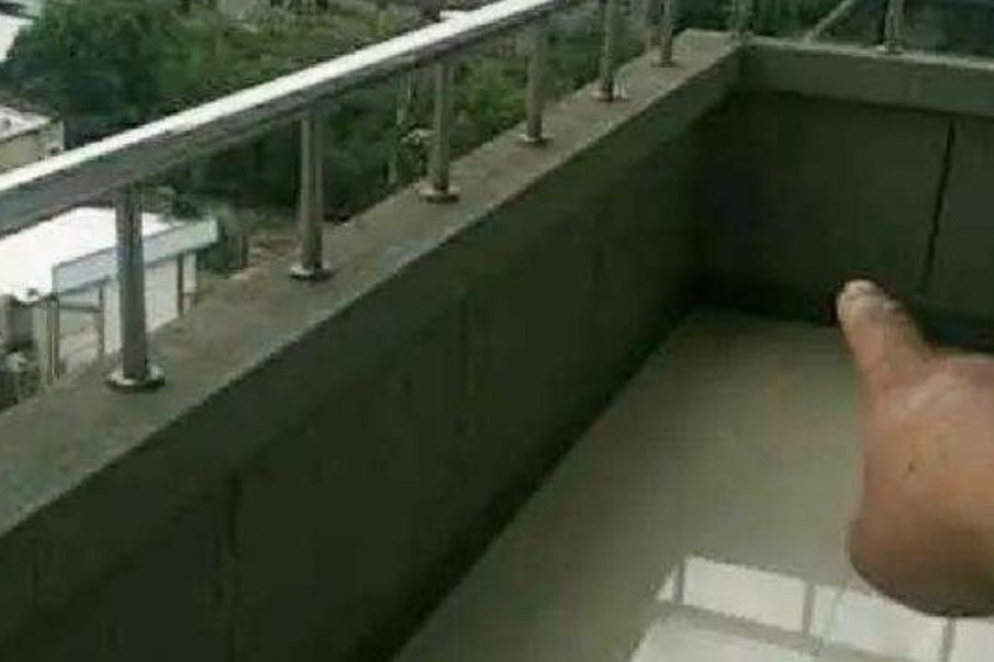 少女开学首日校内坠亡，警方排除他杀，父母为何不相信？