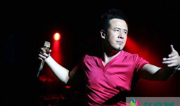 杨坤吸毒是为什么 要是不开灯听他的歌估计会吓死一大片?