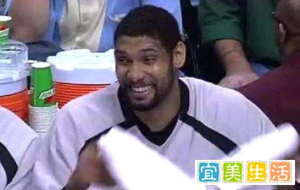 还记得你因在替补席发笑而被罚下么？邓肯：我当时都震惊了
