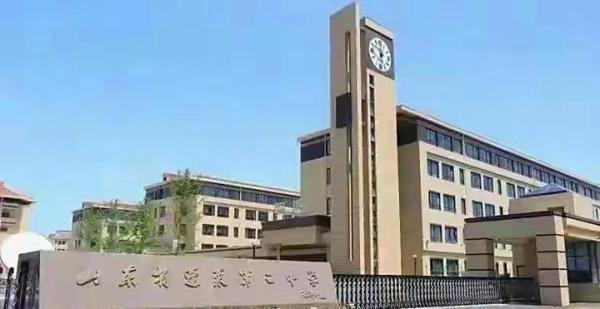 蓬莱二中教师与学生露骨聊天记录疯传，学校火速通报开除老师
