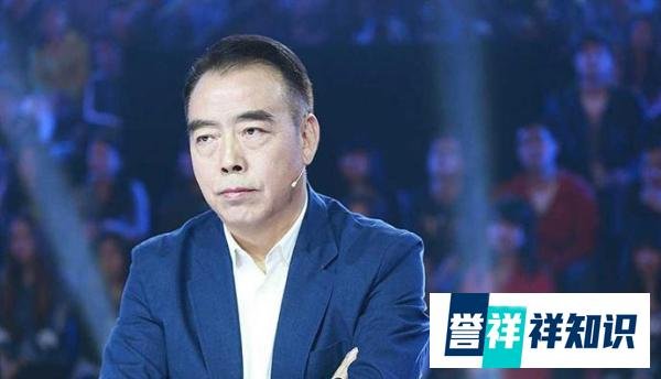 陈飞宇为父亲陈凯歌庆生，晒儿时旧照很有年代感，父亲表情严肃