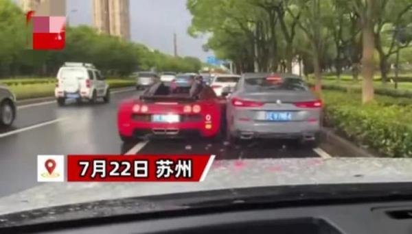 全球最牛车祸，布加迪威龙加塞撞宝马，事后威胁对方以后小心一点