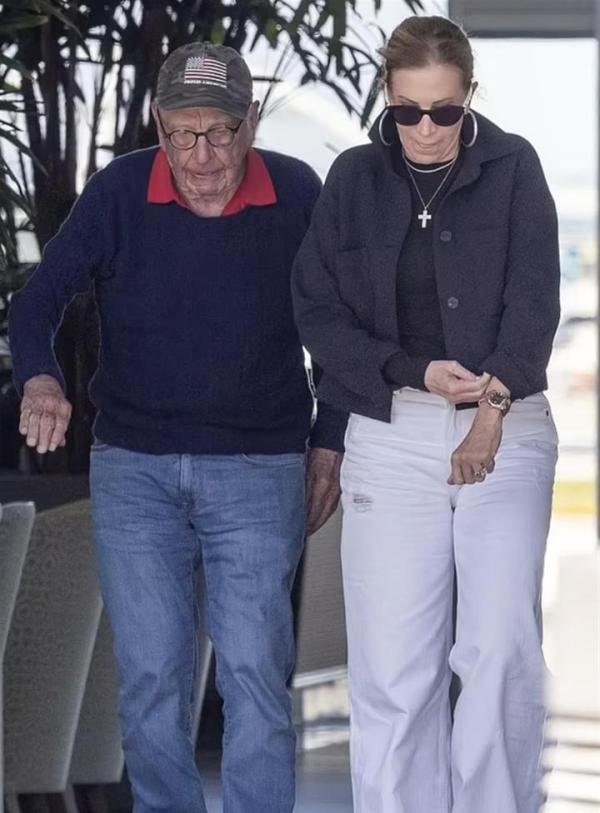 92岁默多克与第五任未婚妻分手