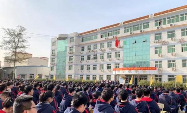 廊坊疫情涉22所学校,停课不停学成常态,张元元也许坑了全廊坊考生