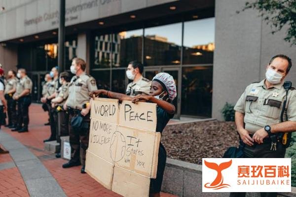 【震惊】俄罗斯棕熊惨案：父子双亡，35流浪狗陪葬！