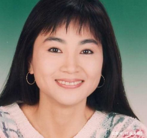 齐名邓丽君的她,嫁给了二婚丈夫退隐,如今夫妻皆因患癌病逝,他们是谁?
