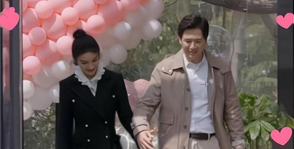 黄奕五一带女儿爬长城，与崔伟恋情进展顺利？找到自己勇往直前