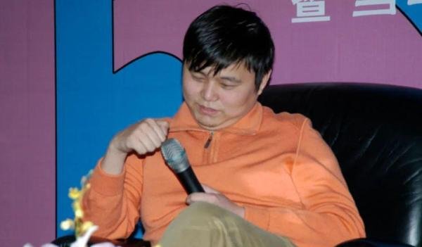 网曝知名作家骚扰女领导进精神病院？26岁成名，42岁官至副厅，版税收入超7000万