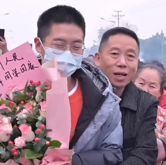 孙卓姐姐回忆全家14年寻亲路：“癌症”终于被治愈