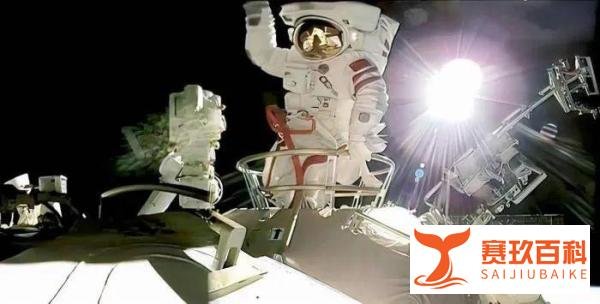 仅仅入驻空间站一个月，宇航员就开始“异变”，王亚平照片传回