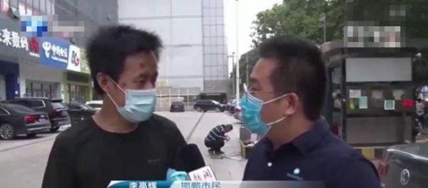 男子攀比充话费，一下充了9万多，90年都用不完，结果还没比赢