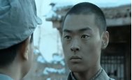 《亮剑》中的魏和尚,拍戏被炸双目失明,多次自杀未遂,现在怎么样了?