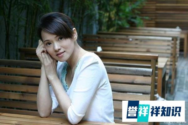 秦昊妈妈劝伊能静谨言慎行