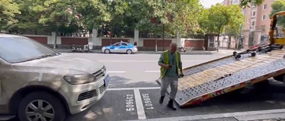 车主停车两年欠费5万，事后回应：长期在外地！车主为何毫不在意此事？