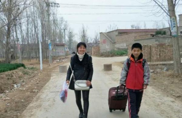 才大年初二，就有不少人离家返城，“返程潮”为何越来越早？