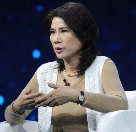 硕士论文研究董明珠的自恋，你觉得自恋对一个人的利弊如何？