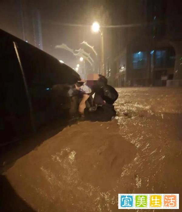 洪水中托举，个人一等奖！