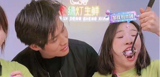 小杨哥方反击被指低俗，换头像公开力挺红绿灯的黄，网友呼吁封杀